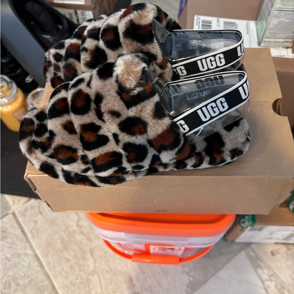 Ugg leopard slippers size 5